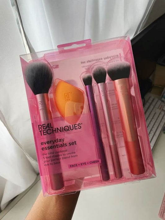 Real Techniques Everyday Essentials Brush Set